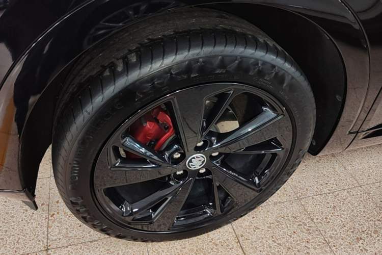 Used Buick Envision 2023 Encore S GS Four-Wheel Drive Sport Model Left Front Wheel Hub