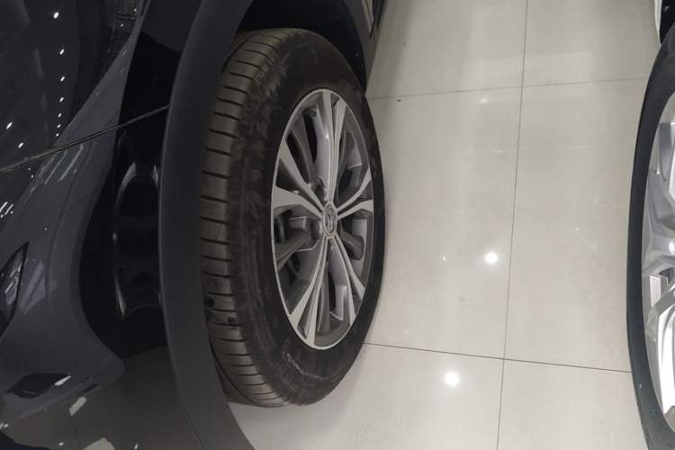 Used Buick Envision 2023 Encore Plus 652T Five-Seat All-Wheel-Drive Luxury Model Left Front Wheel Hub