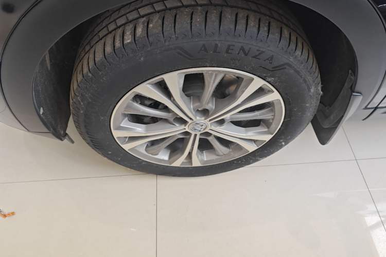 Used Buick Envision 2023 Encore Plus 652T Five-Seat Luxury Model Left Front Wheel Hub