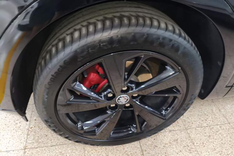 Used Buick Envision 2023 Encore S GS Four-Wheel Drive Sport Model Left Front Wheel Hub