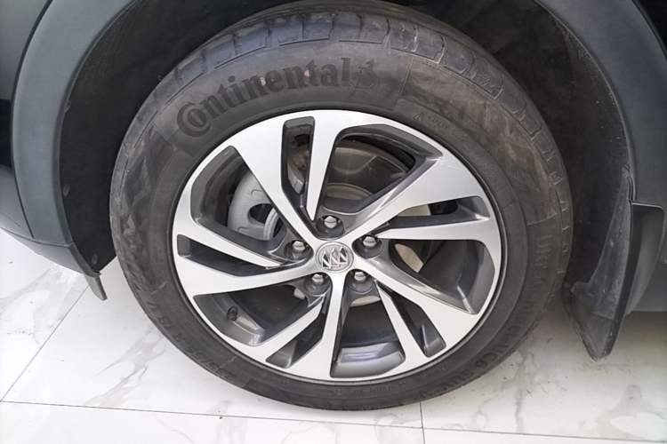 Used Buick Envision 2023 Encore S 652T Two-Wheel-Drive Luxury Model Left Front Wheel Hub
