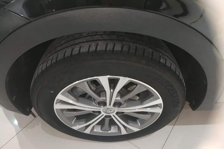 Used Buick Envision 2023 Encore Plus 652T Five-Seat Luxury Model Left Front Wheel Hub