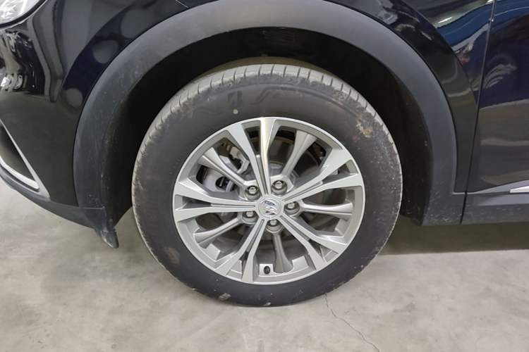 Used Buick Envision 2023 Encore Plus 652T Five-Seat Luxury Model Left Front Wheel Hub