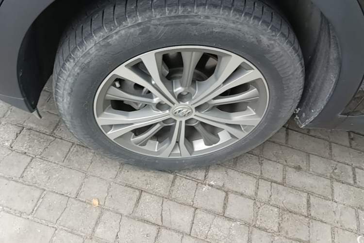 Used Buick Envision 2023 Encore Plus 652T Five-Seat Luxury Model Left Front Wheel Hub