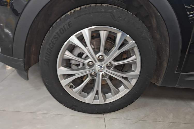 Used Buick Envision 2023 Encore Plus 652T Five-Seat Luxury Model Left Front Wheel Hub