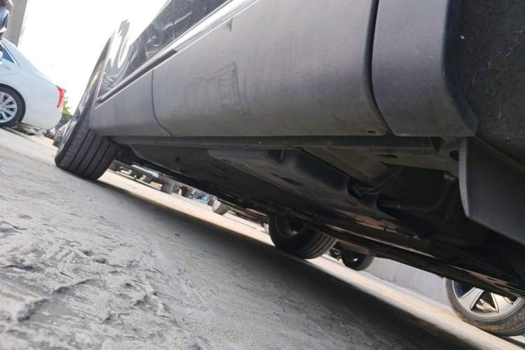 Used Buick Envision 2023 Encore S 652T Two-Wheel-Drive Luxury Model Left Side Sill