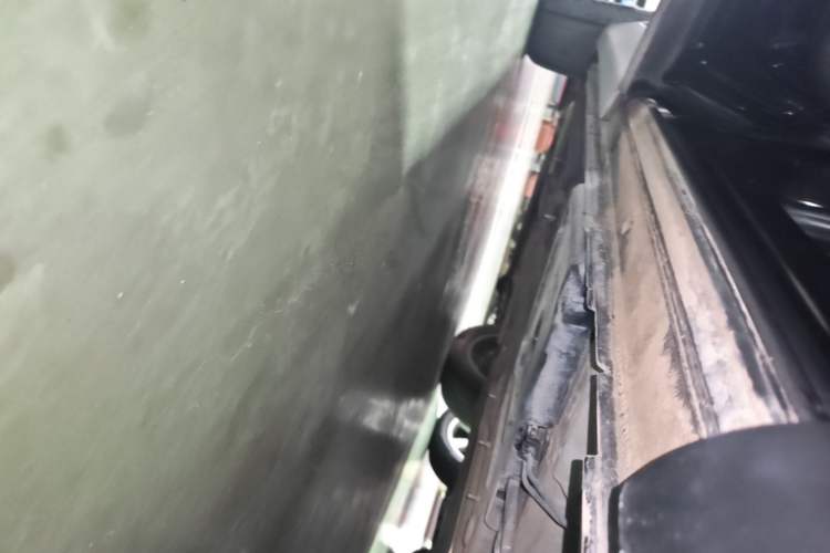 Used Buick Envision 2023 Encore S 652T Two-Wheel-Drive Luxury Model Left Side Sill