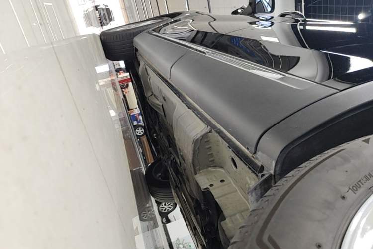 Used Buick Envision 2023 Encore Plus 652T Five-Seat All-Wheel-Drive Luxury Model Left Side Sill