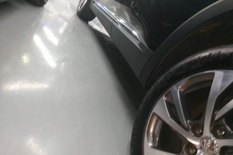Used Buick Envision 2023 Encore S 552T Two-Wheel Drive Luxury Model Left Side Sill