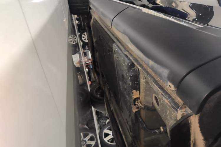 Used Buick Envision 2023 Encore S 552T Two-Wheel Drive Luxury Model Left Side Sill