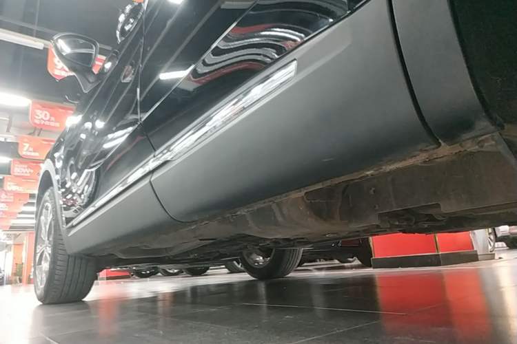 Used Buick Envision 2023 Encore Plus 652T Five-Seat All-Wheel-Drive Luxury Model Left Side Sill