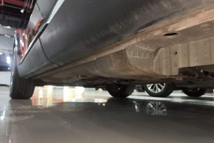 Used Buick Envision 2023 Encore Plus 652T Five-Seat All-Wheel-Drive Luxury Model Left Side Sill