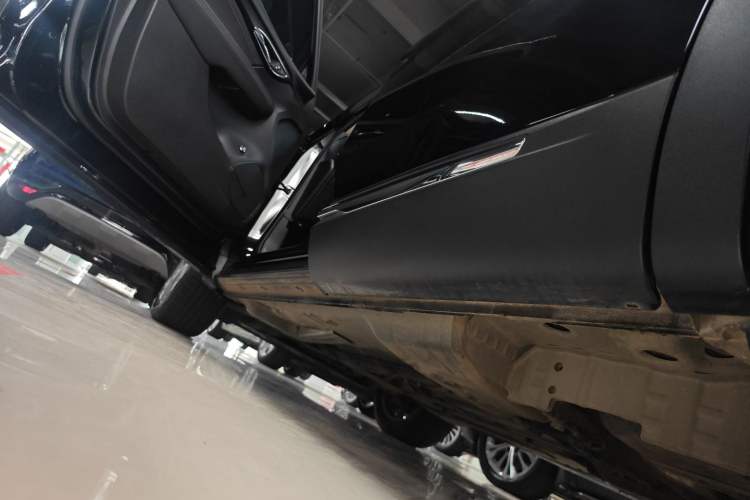 Used Buick Envision 2023 Encore Plus 652T Five-Seat Luxury Model Left Side Sill