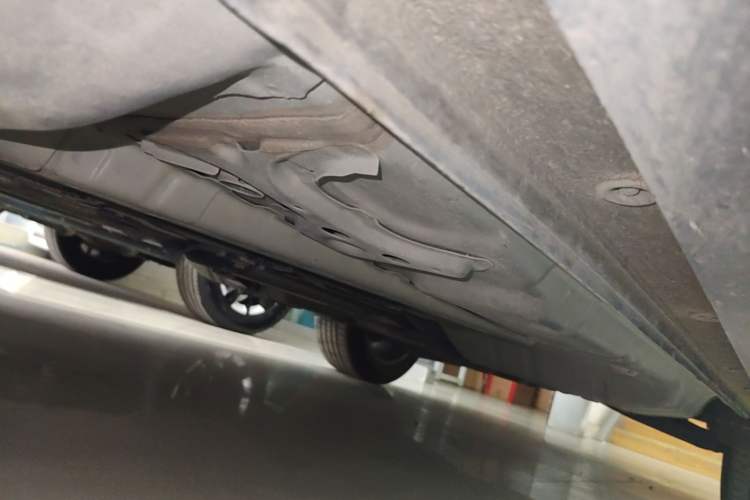 Used Buick Envision 2023 Encore Plus 652T Five-Seat All-Wheel-Drive Luxury Model Left Side Sill