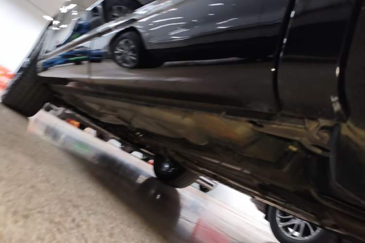 Used Buick Envision 2023 Encore S GS Four-Wheel Drive Sport Model Left Side Sill