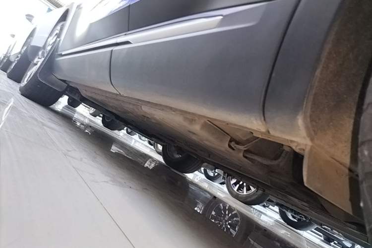 Used Buick Envision 2023 Encore S 652T Two-Wheel-Drive Luxury Model Left Side Sill