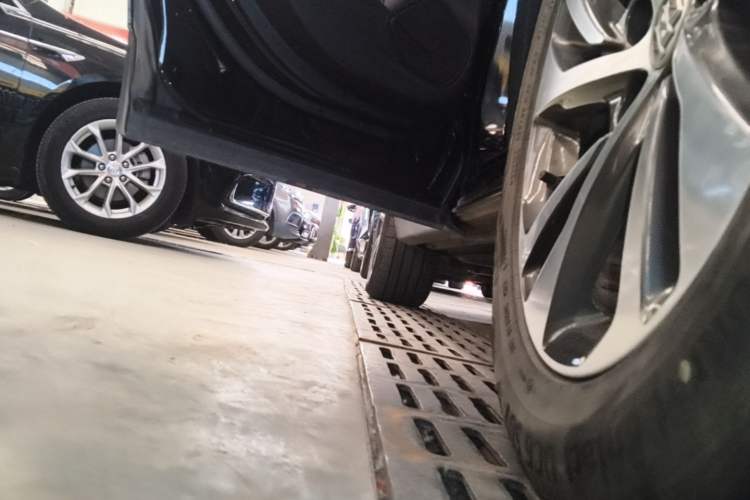 Used Buick Envision 2023 Encore S 552T Two-Wheel Drive Luxury Model Left Side Sill