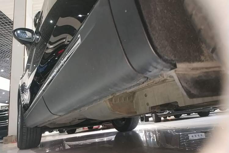 Used Buick Envision 2023 Encore Plus 652T Five-Seat Luxury Model Left Side Sill