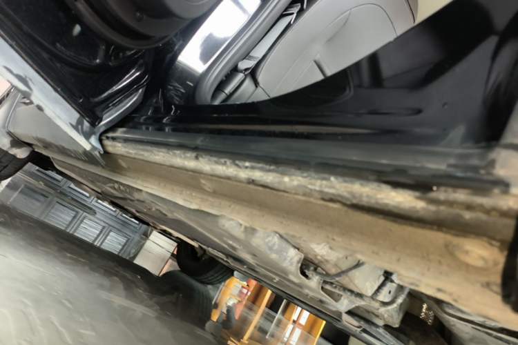 Used Buick Envision 2023 Encore S 652T Two-Wheel-Drive Luxury Model Left Side Sill