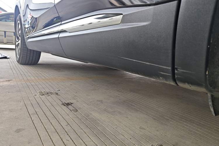 Used Buick Envision 2023 Encore S 552T Two-Wheel Drive Luxury Model Left Side Sill