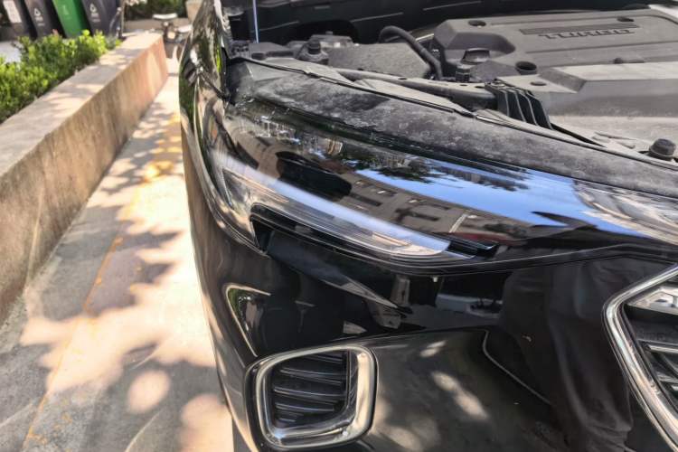 Used Buick Envision 2023 Encore S 652T Two-Wheel-Drive Luxury Model Right Front Headlight