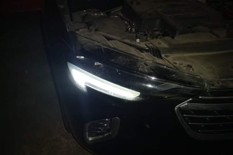 Used Buick Envision 2023 Encore S 552T Two-Wheel Drive Luxury Model Right Front Headlight