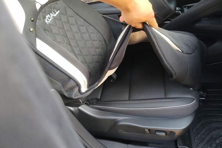 Used Buick Envision 2023 Encore S 652T Two-Wheel-Drive Luxury Model Right Front Seat