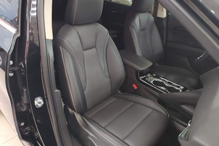 Used Buick Envision 2023 Encore Plus 652T Five-Seat Luxury Model Right Front Seat