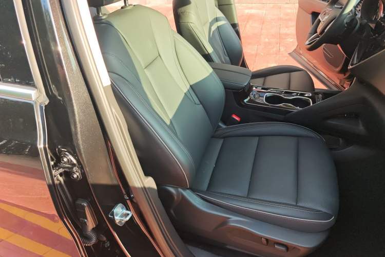 Used Buick Envision 2023 Encore Plus 652T Five-Seat Luxury Model Right Front Seat