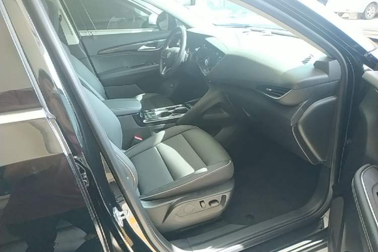 Used Buick Envision 2023 Encore Plus 652T Five-Seat Luxury Model Right Front Seat