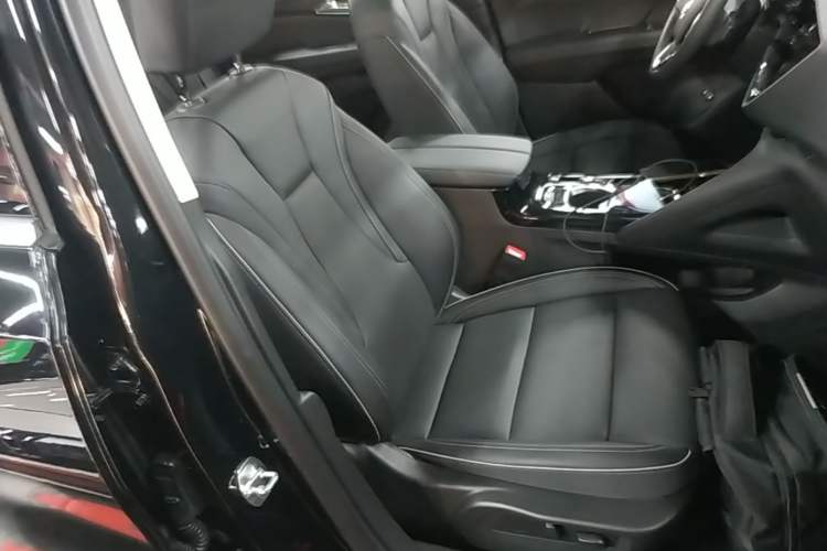 Used Buick Envision 2023 Encore Plus 652T Five-Seat All-Wheel-Drive Luxury Model Right Front Seat