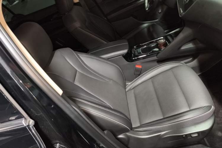 Used Buick Envision 2023 Encore Plus 652T Five-Seat All-Wheel-Drive Luxury Model Right Front Seat