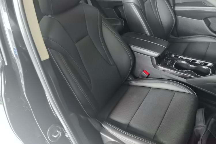 Used Buick Envision 2023 Encore S 652T Two-Wheel-Drive Luxury Model Right Front Seat