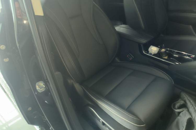 Used Buick Envision 2023 Encore S 652T Two-Wheel-Drive Luxury Model Right Front Seat