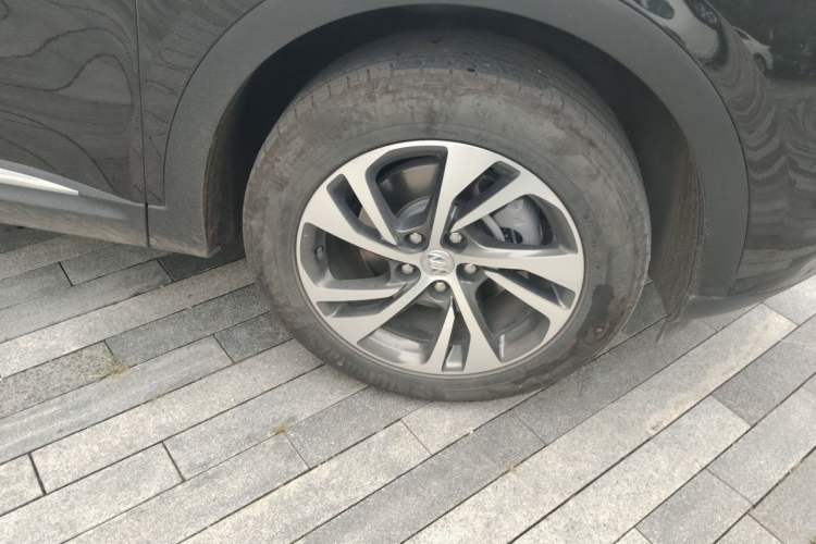 Used Buick Envision 2023 Encore S 552T Two-Wheel Drive Luxury Model Right Front Wheel Hub