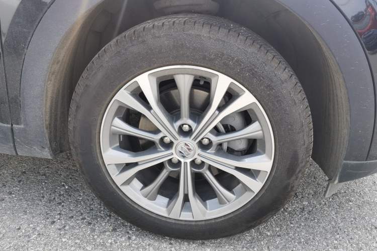 Used Buick Envision 2023 Encore Plus 652T Five-Seat Luxury Model Right Front Wheel Hub