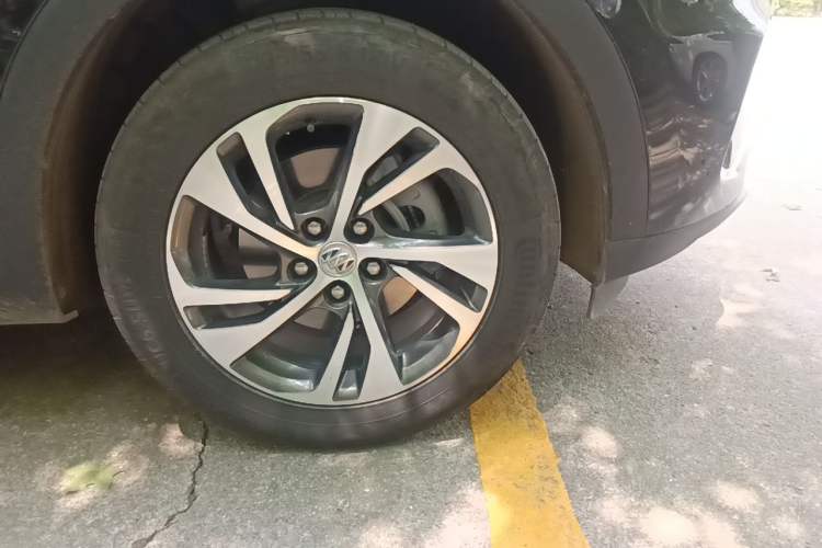 Used Buick Envision 2023 Encore S 552T Two-Wheel Drive Luxury Model Right Front Wheel Hub