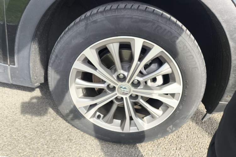 Used Buick Envision 2023 Encore Plus 652T Five-Seat Luxury Model Right Front Wheel Hub