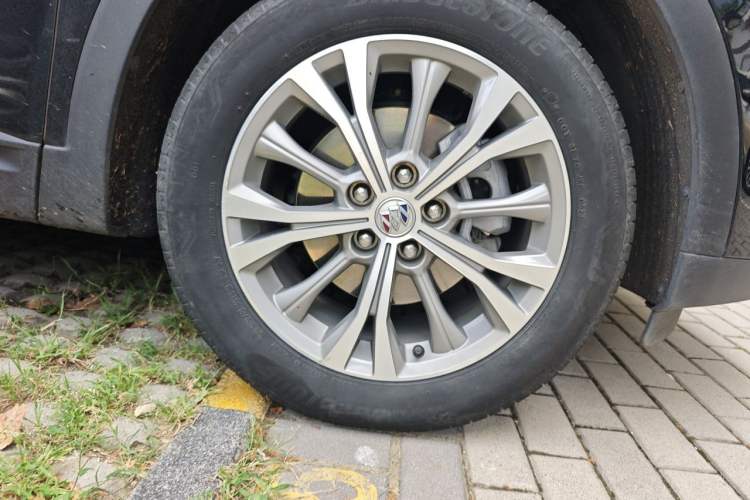 Used Buick Envision 2023 Encore Plus 652T Five-Seat Luxury Model Right Front Wheel Hub