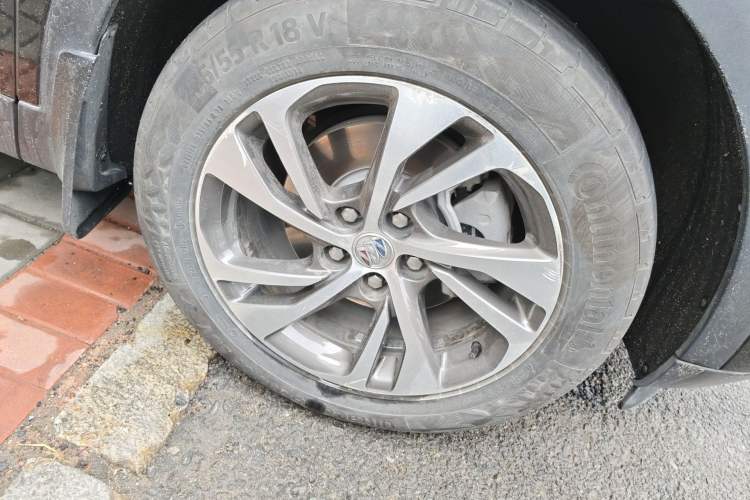 Used Buick Envision 2023 Encore S 552T Two-Wheel Drive Luxury Model Right Front Wheel Hub