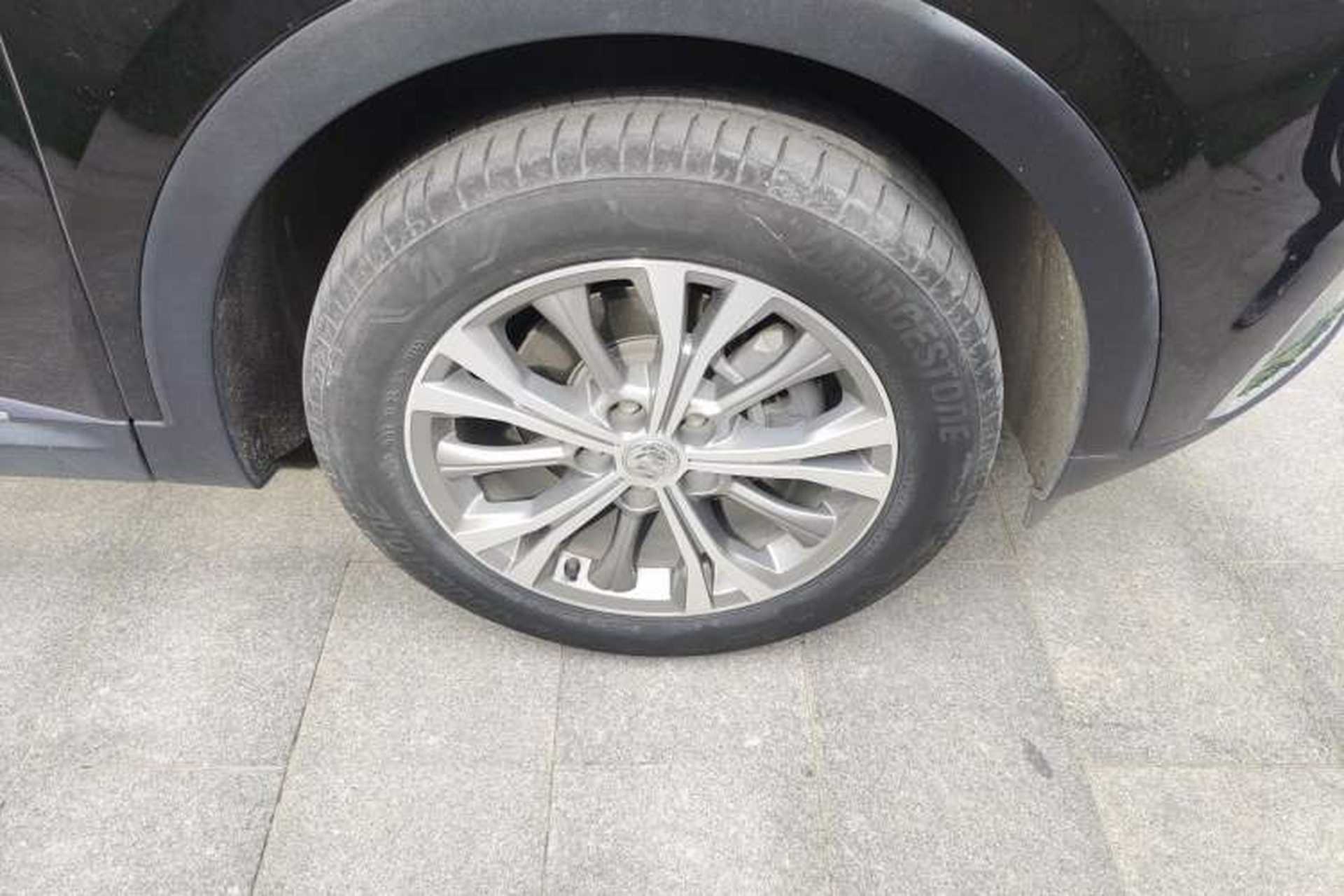 Used Buick Envision 2023 Encore Plus 652T Five-Seat All-Wheel-Drive Luxury Model Right Front Wheel Hub