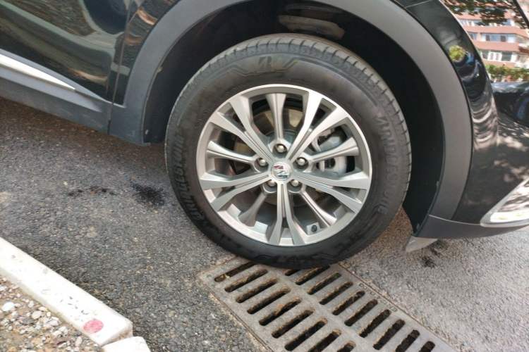 Used Buick Envision 2023 Encore Plus 652T Five-Seat Luxury Model Right Front Wheel Hub