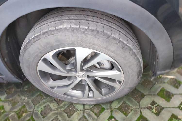 Used Buick Envision 2023 Encore S 552T Two-Wheel Drive Luxury Model Right Front Wheel Hub