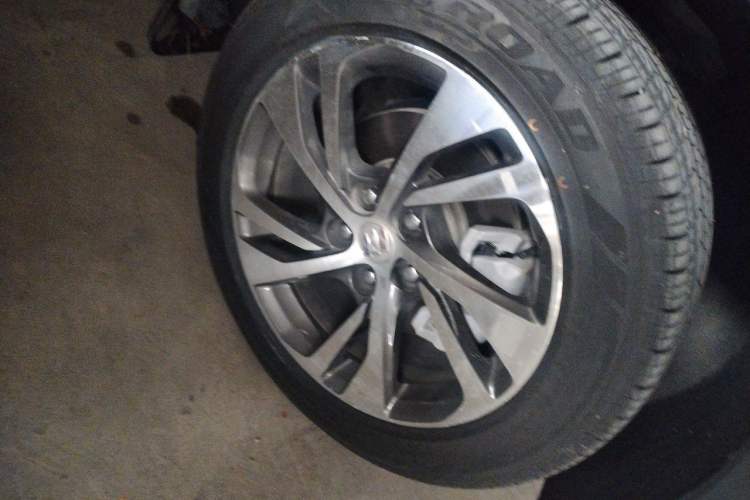 Used Buick Envision 2023 Encore S 552T Two-Wheel Drive Luxury Model Right Front Wheel Hub