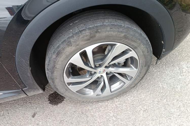 Used Buick Envision 2023 Encore S 552T Two-Wheel Drive Luxury Model Right Front Wheel Hub