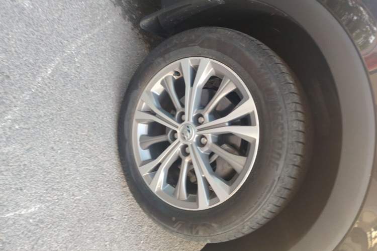 Used Buick Envision 2023 Encore Plus 652T Five-Seat Luxury Model Right Front Wheel Hub