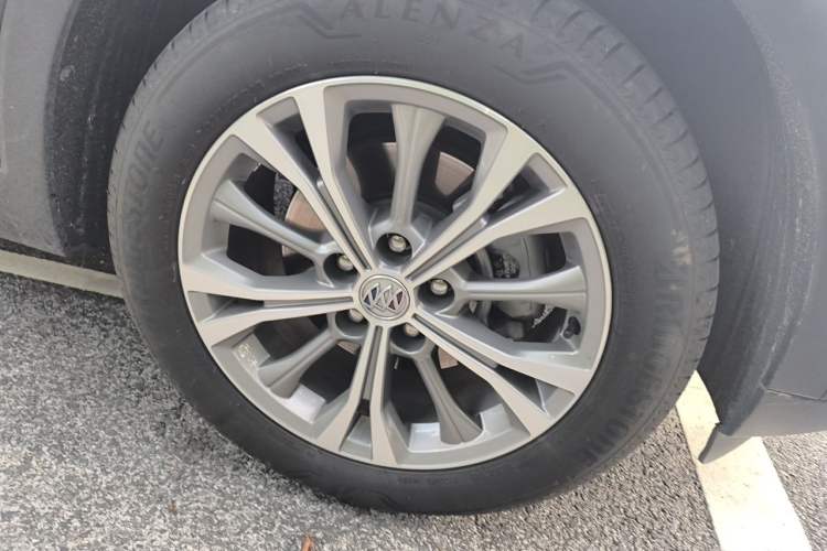 Used Buick Envision 2023 Encore Plus 652T Five-Seat Luxury Model Right Front Wheel Hub