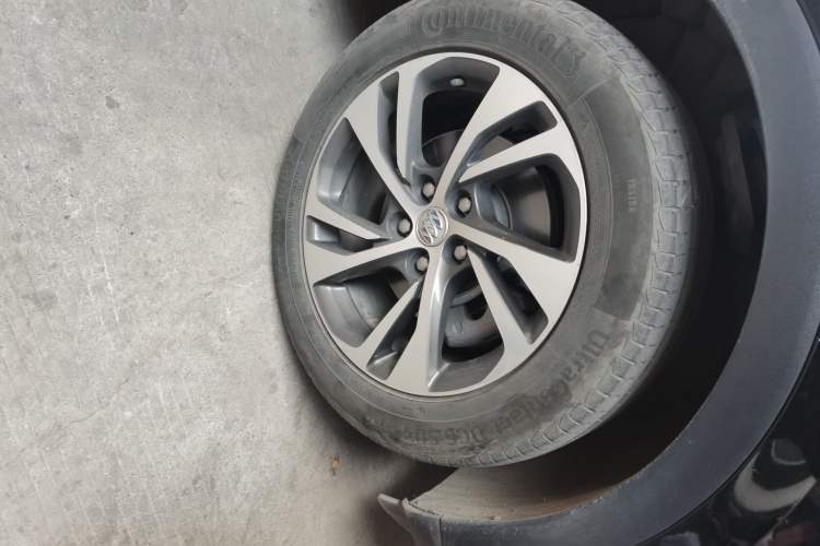 Used Buick Envision 2023 Encore S 552T Two-Wheel Drive Luxury Model Right Front Wheel Hub