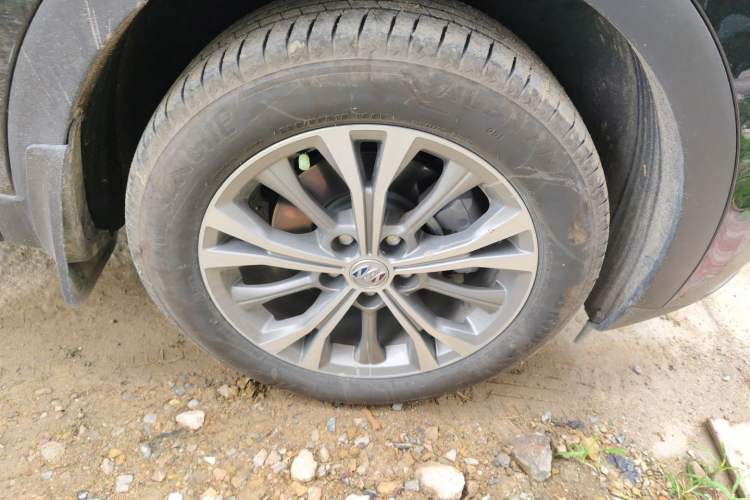 Used Buick Envision 2023 Encore Plus 652T Five-Seat All-Wheel-Drive Luxury Model Right Front Wheel Hub