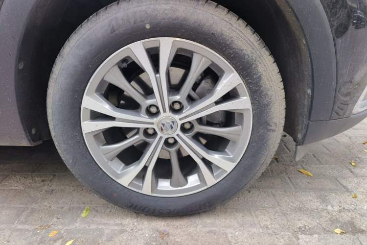 Used Buick Envision 2023 Encore Plus 652T Five-Seat Luxury Model Right Front Wheel Hub